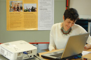 Eine Teilnehmerin bei einer Train the Trainer-Veranstaltung. / Foto: © WILA Bonn